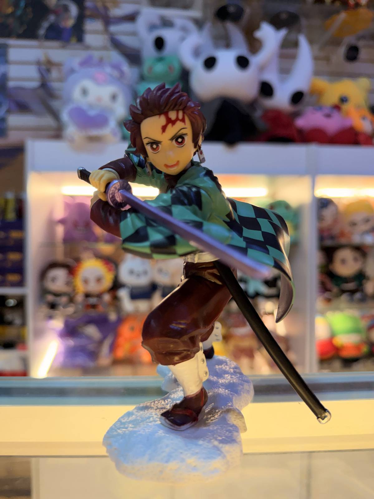 Figura Tanjiro Kamado con katana y base – Kimetsu no Yaiba