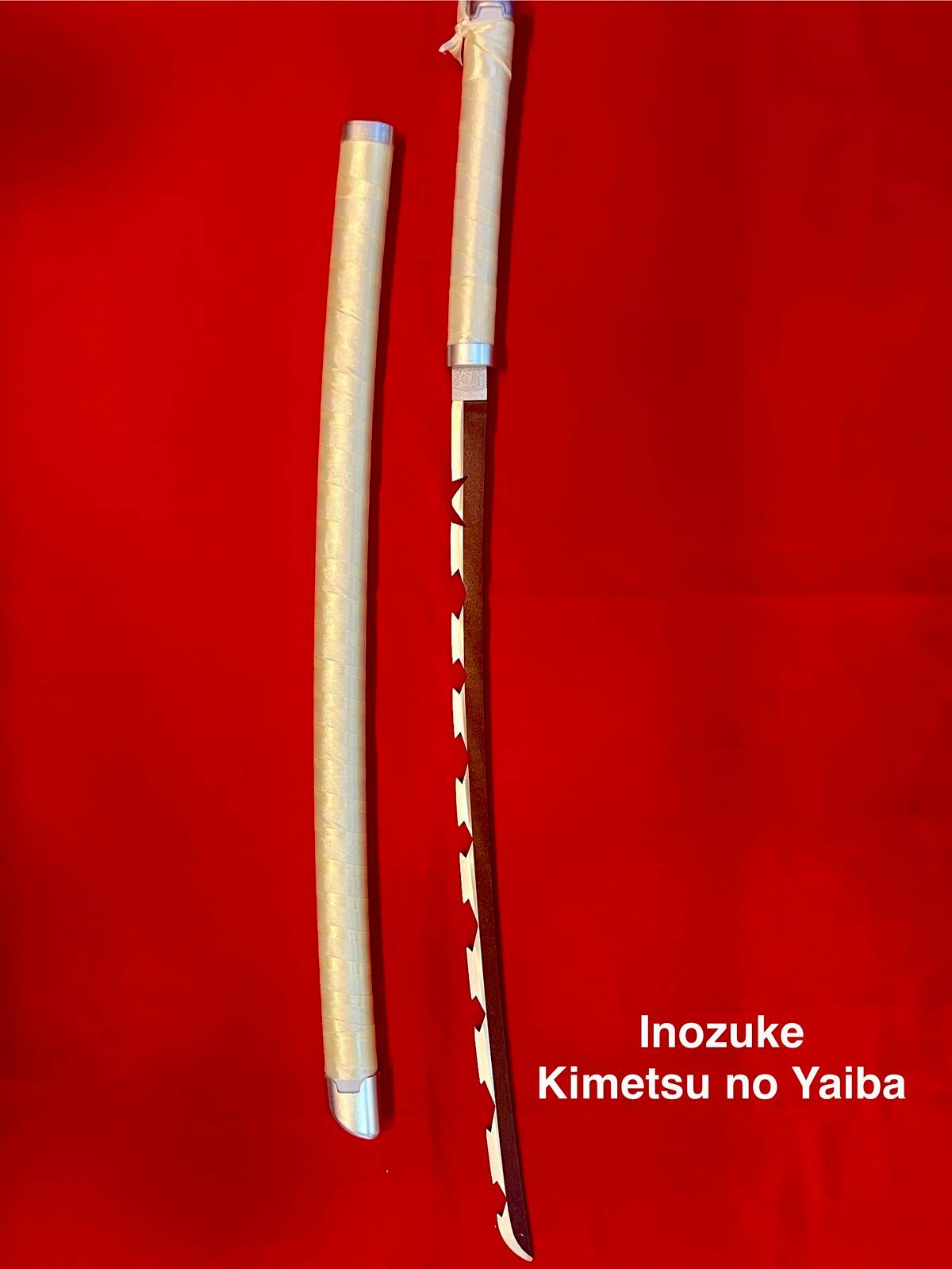 Katana de Inosuke Hashibira – Kimetsu no Yaiba
