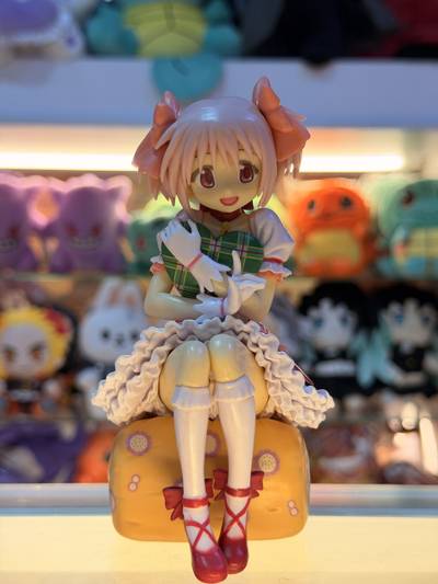 Figura Madoka Kaname sentada – Puella Magi Madoka Magica