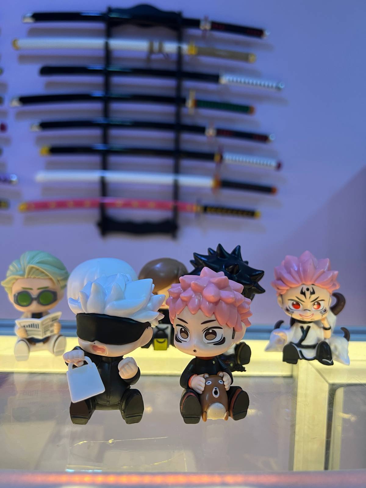 Set de Figuras Chibi Jujutsu Kaisen- Sentados ⚔️👹