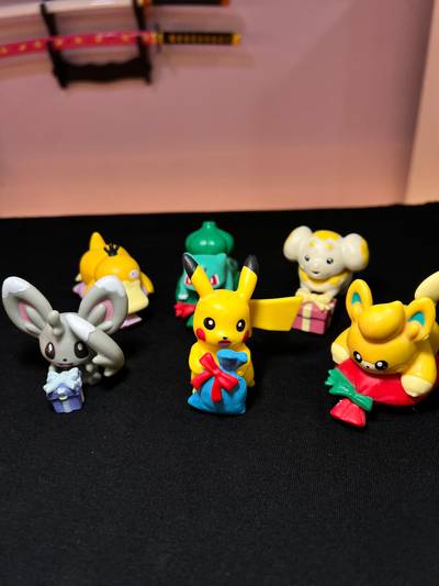 Figuras coleccionables pokemon con Regalos