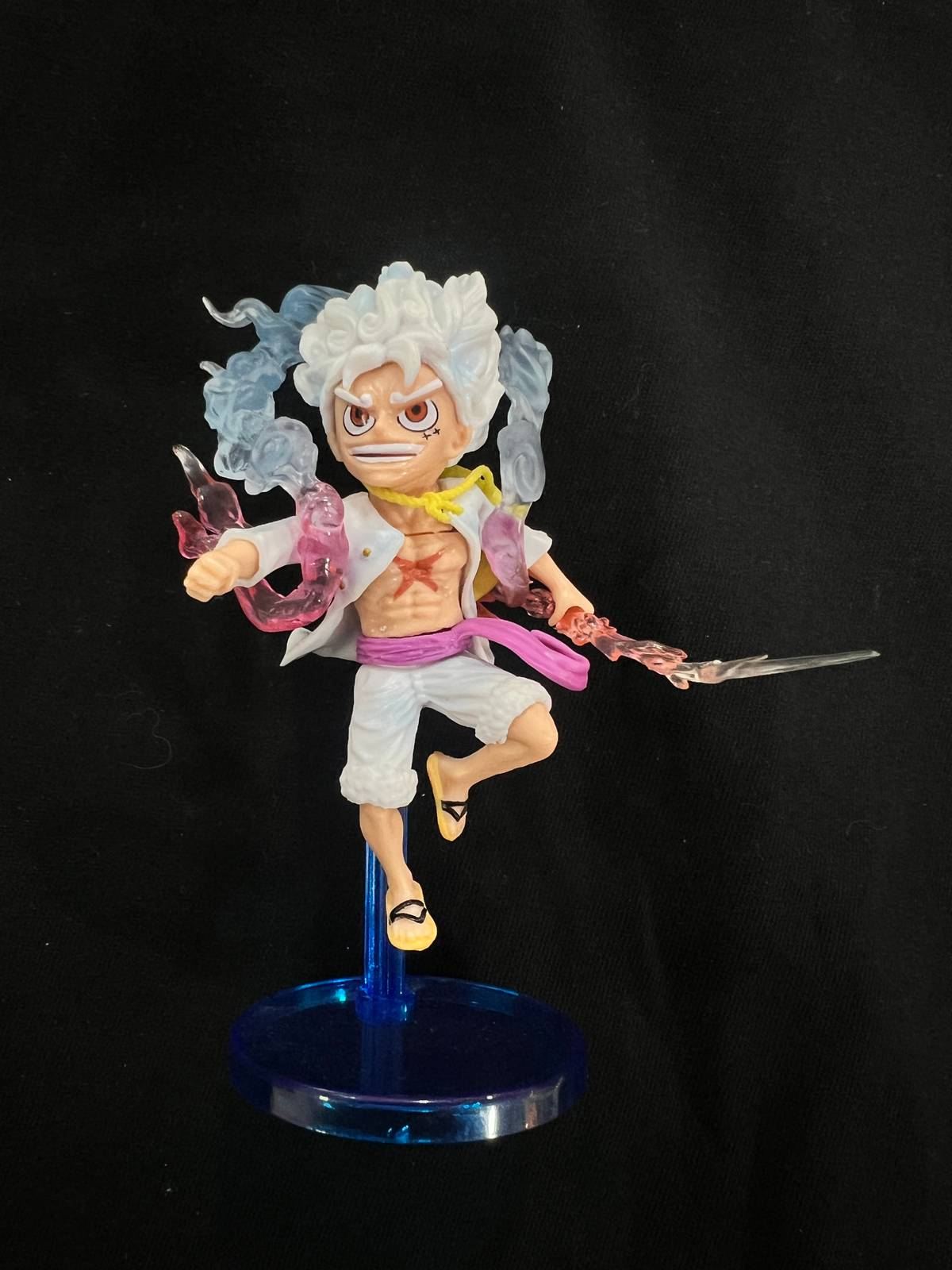 Figura Luffy Gear 5 Nika Chibi – ¡El Dios del Sol!