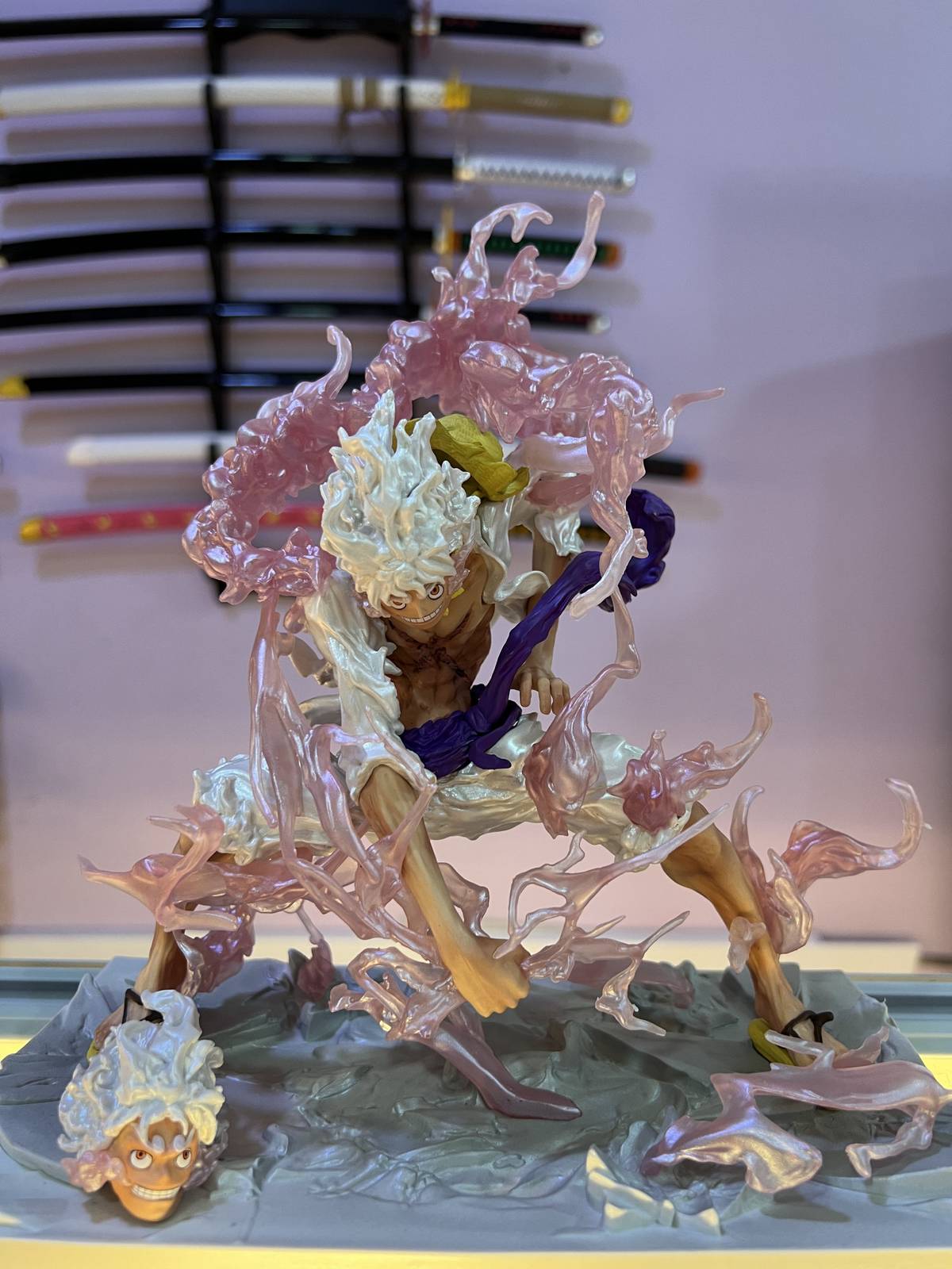 Figura Monkey D. Luffy Gear 5 Puño de Rayos – One Piece