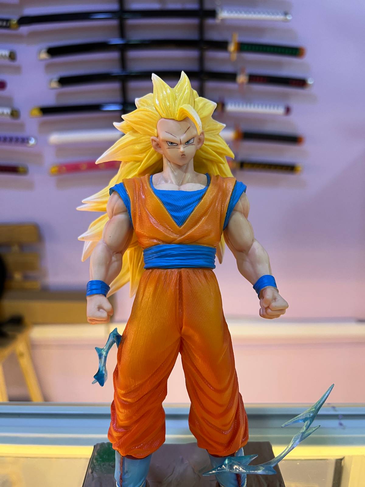 Son Goku Super Saiyajin 3 Base de Arena– Dragon Ball Z