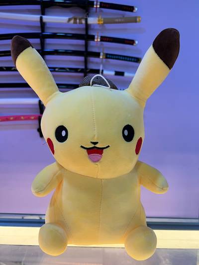 Peluche Pikachu Detective– Pokémon