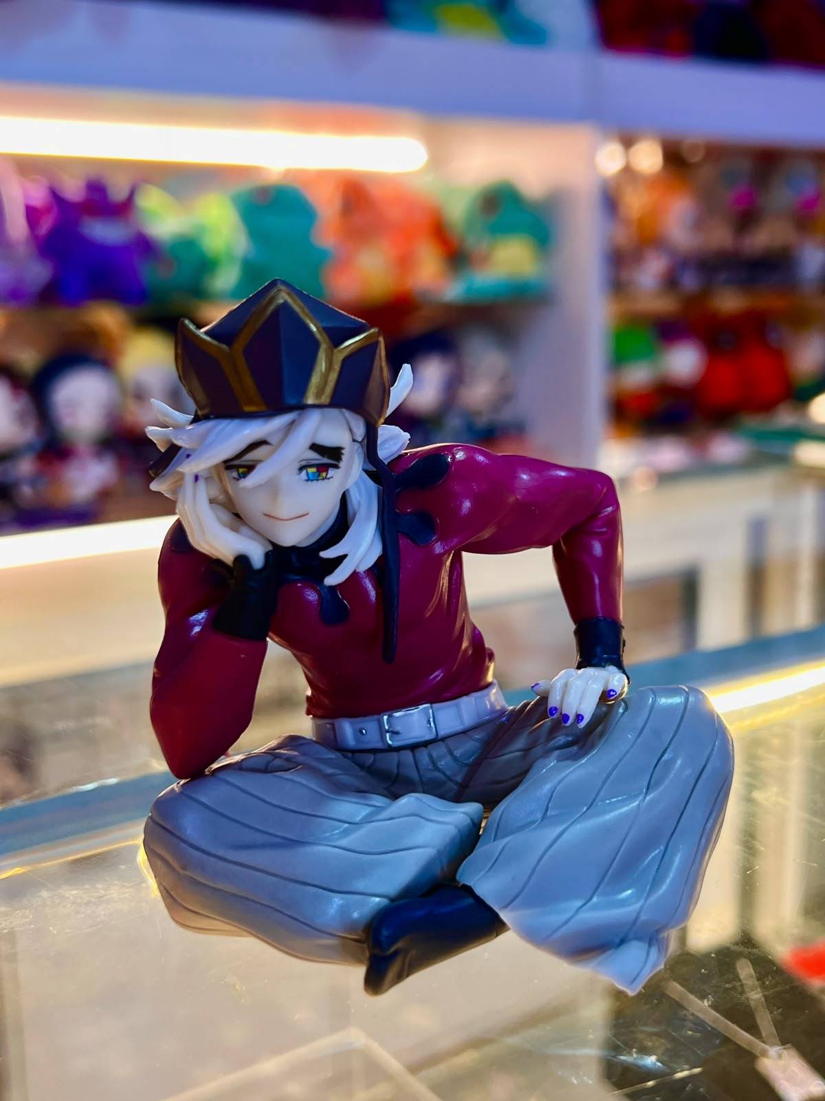Figura Doma con corona y pantalones anchos – Kimetsu no Yaiba