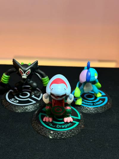 Figuras Pokemon con base negra