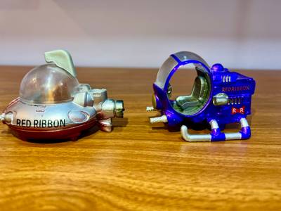 Set de Figuras de Naves de Dragon Ball – ¡Velocidad y tecnología de Capsule Corp! 🚀⚡