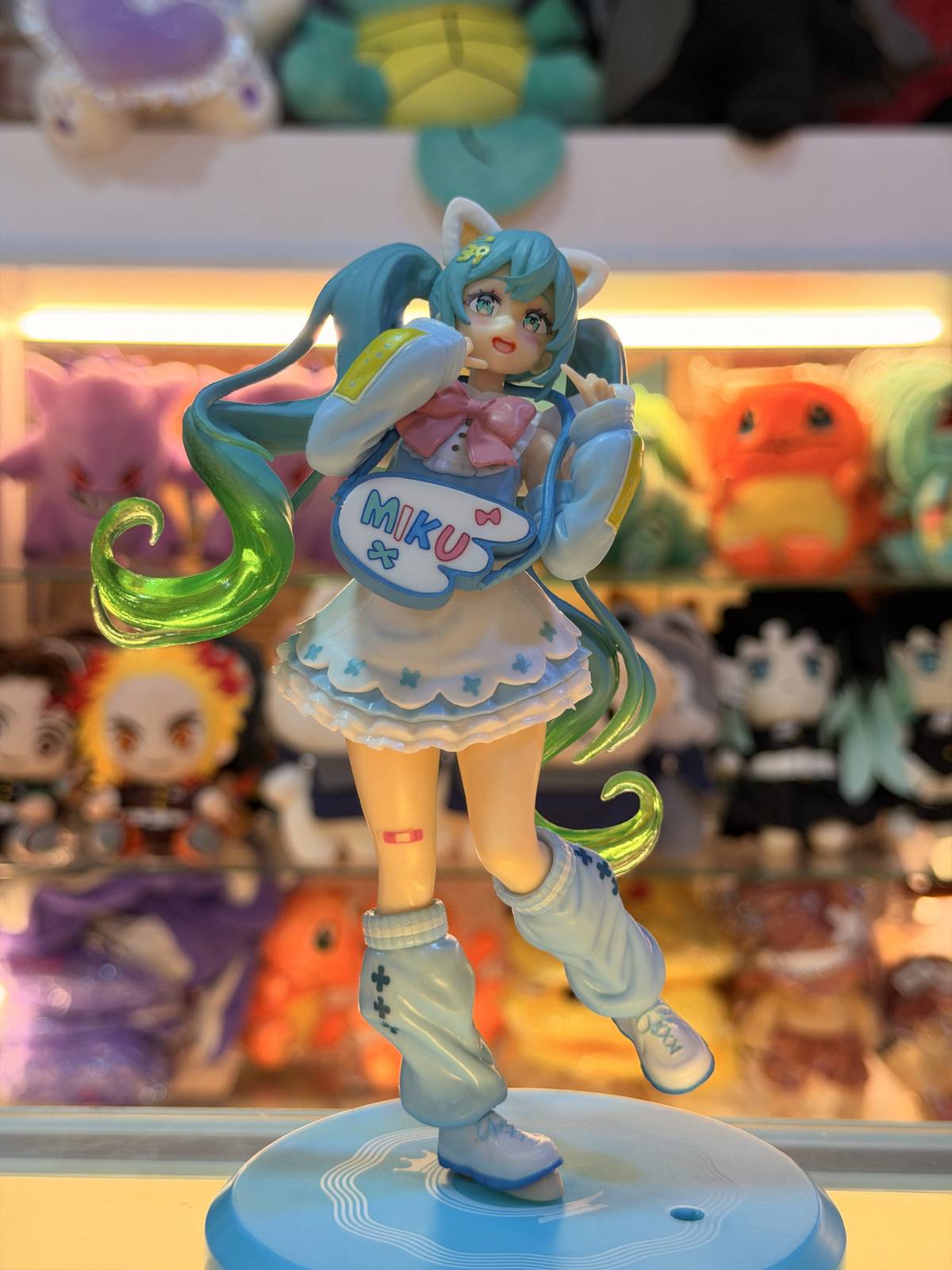 Figura Hatsune Miku vestido azul con cartel – Vocaloid