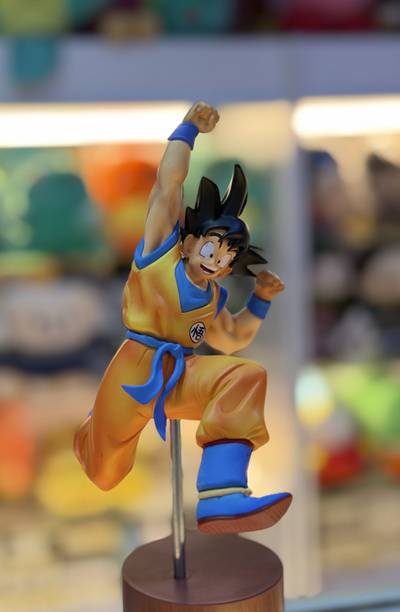 Figura Son Goku saltando con base – Dragon Ball
