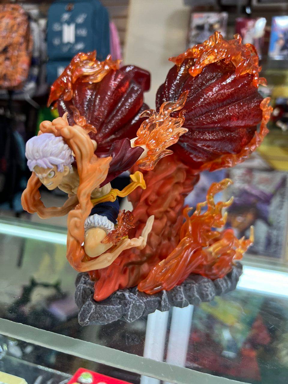 Figura Monkey D. Luffy Gear 5 puño de fuego