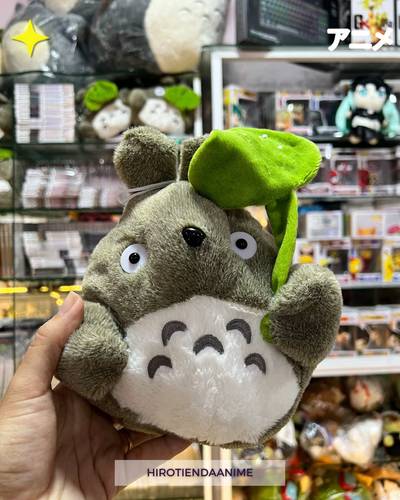 Peluche Totoro con Hoja-Studio Ghibli