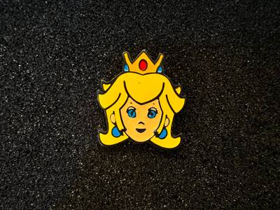 Pin Mario Bros Peach Metalico