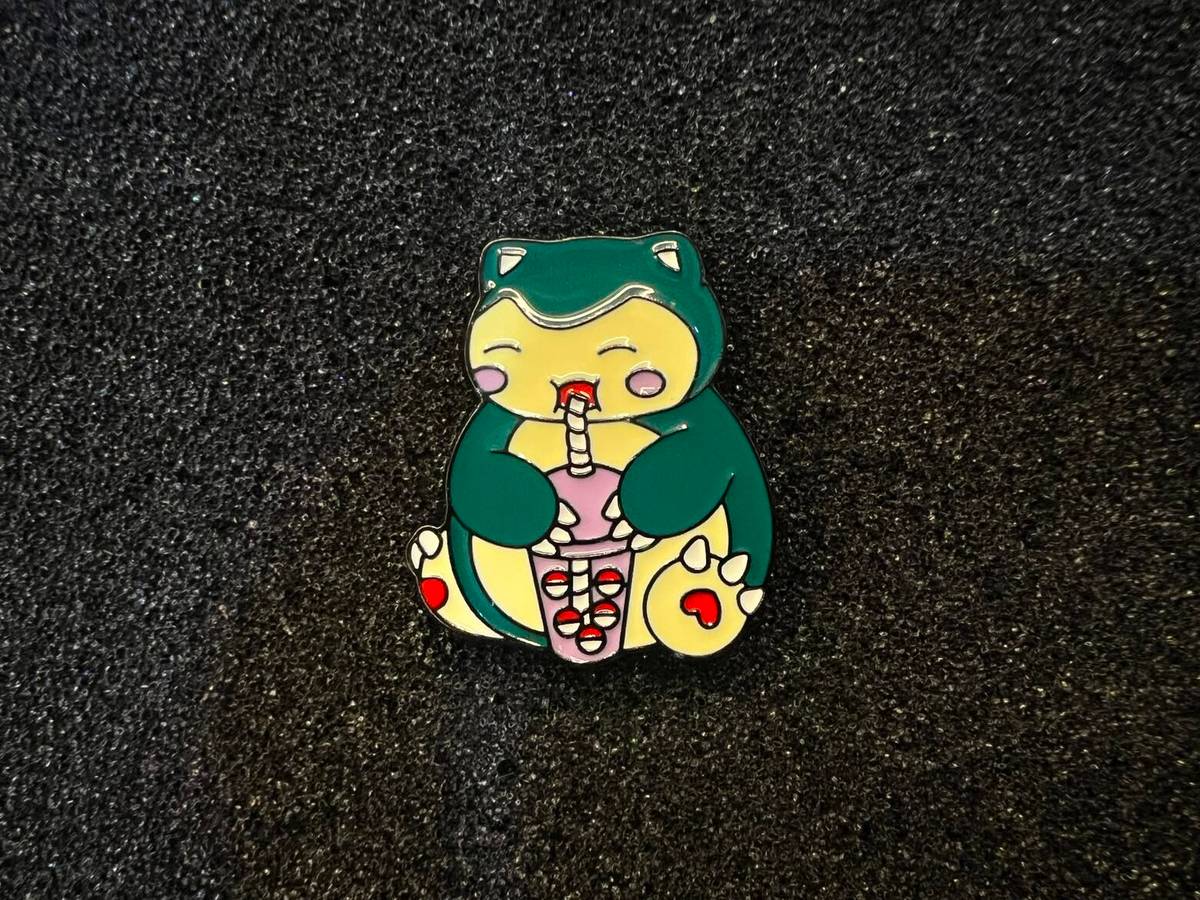 Pin Pokemon Snorlax Con Bebida Metalico