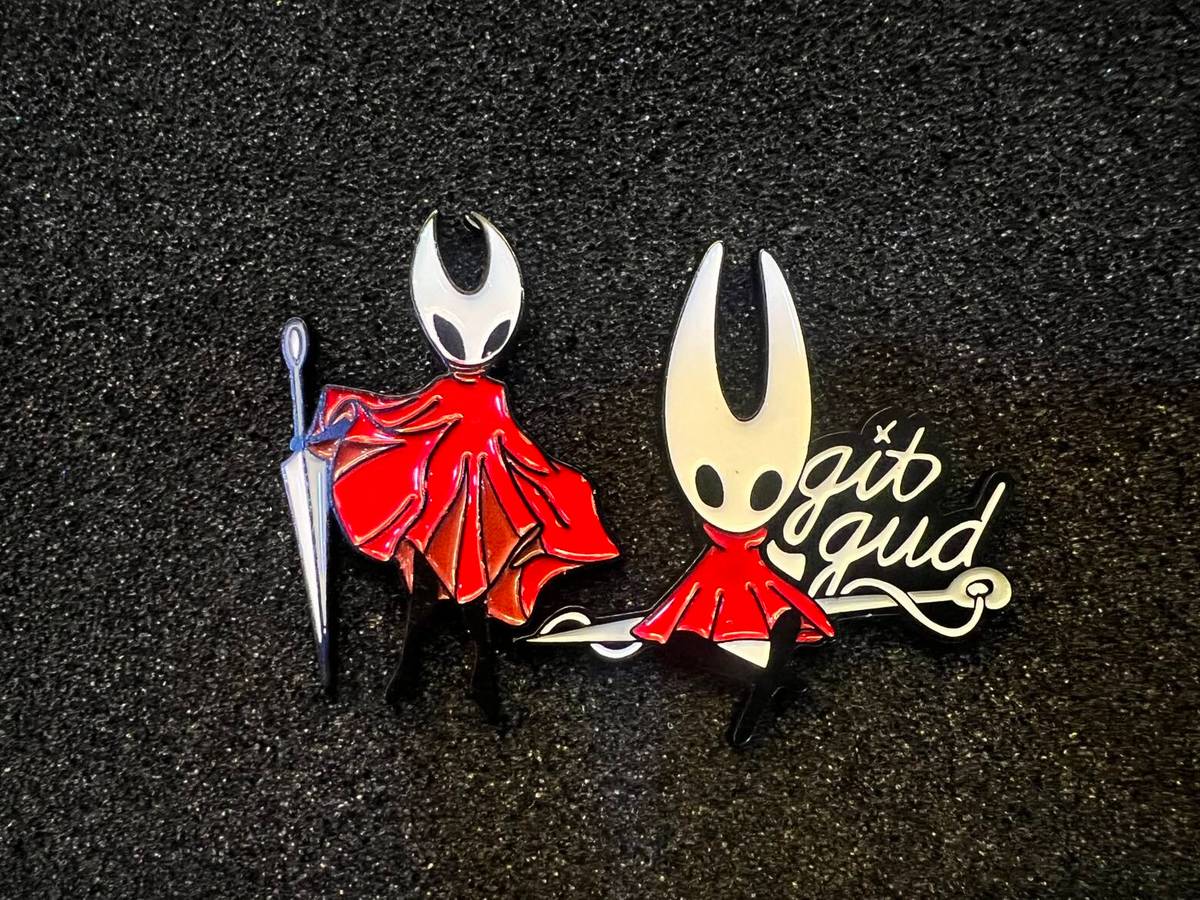 Pin Hollow Knight Metalico