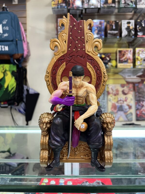 Figura Zoro en el trono-One piece