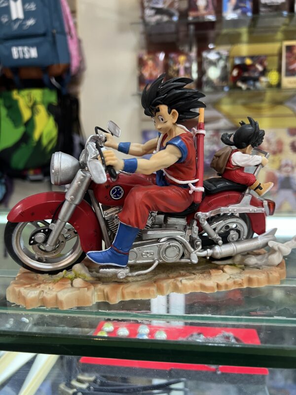 Figura de goku en moto dragon ball