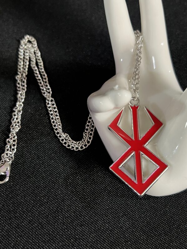 collar de logo berserk